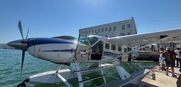 Προσθαλασσώθηκε το πρώτο υδροπλάνο