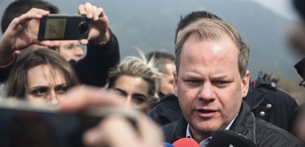 Με "μοντέλο Τριαντόπουλου" η παραπομπή Καραμανλή