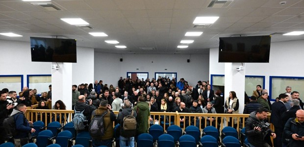 Αλλάζει η ταξιθεσία στη δίκη των Τεμπών