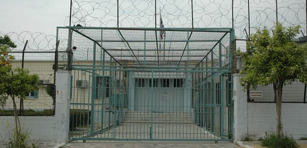 Άγρια επίθεση 19χρονου κρατούμενου σε φύλακα