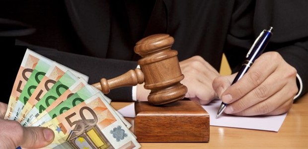 Βροχή εξωδίκων και κατασχέσεων 