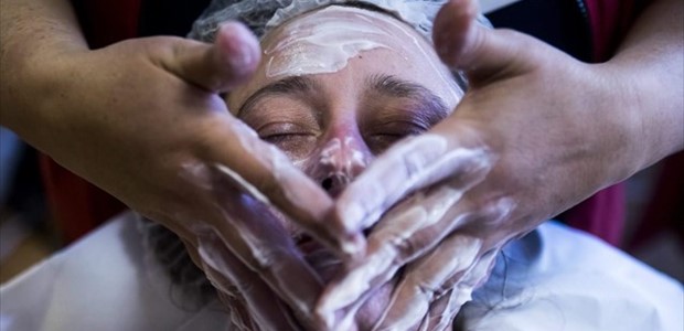 Στο μικροσκόπιο κέντρο αισθητικής για ενέσιμες θεραπείες
