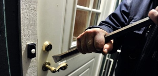 Καμπάνες για κλοπή σε καφετέρια στον Βόλο