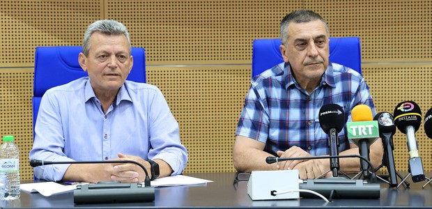 Συγκίνηση και δάκρυα στην "αποστρατεία" του Ηλία Λεοντάρη 