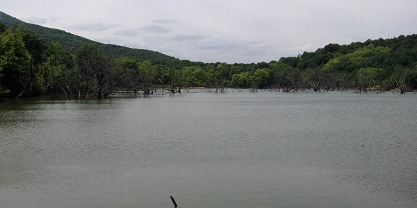 Η εξωπραγματικά ωραία λίμνη μία ανάσα από τη Λάρισα