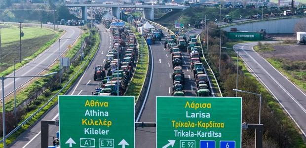 Οι αγρότες κλείνουν το απόγευμα τους παρακαμπτήριους