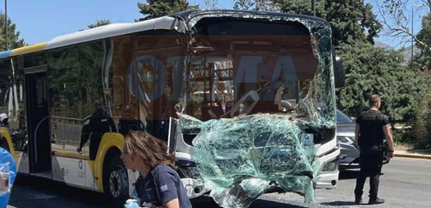 Σύγκρουση λεωφορείων στην παραλιακή