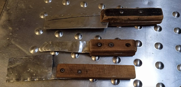 Μαχαίρια, κινητά και ναρκωτικά βρέθηκαν στις φυλακές 