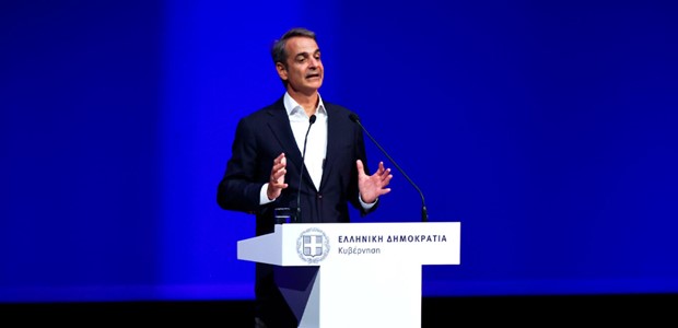 "Aυξήσεις για όλους" με μόνιμες φοροελαφρύνσεις