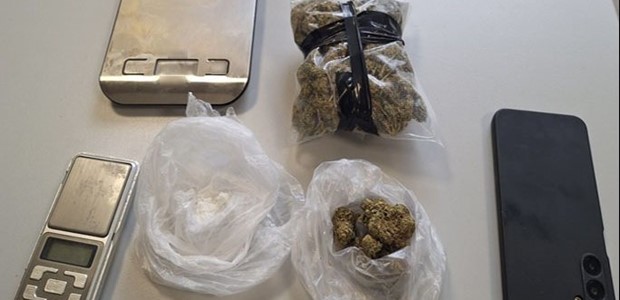 Xειροπέδες σε 47χρονο για κατοχή κάνναβης και κοκαΐνης