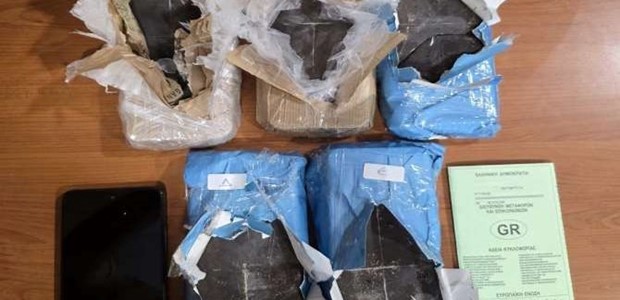 Χειροπέδες από λιμενικούς σε άνδρα με 2,5 κιλά ηρωίνης