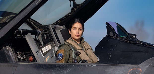 Η πρώτη γυναίκα πιλότος F-16 