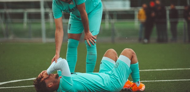 Πώς οι στοιχηματικές πλατφόρμες προσαρμόζουν τις αποδόσεις για τραυματισμούς και μεταγραφές