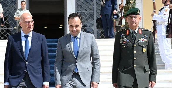 Ισχυροί δεσμοί με Ένοπλες Δυνάμεις και Σώματα Ασφαλείας