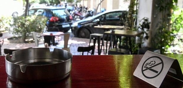 “Παράπονα” Παπαστεργίου για κάπνισμα και μηχανάκια 