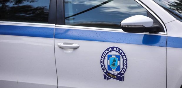 Έφοδος σε σπίτι με αστυνομικό σκύλο για ναρκωτικά