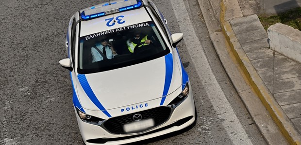 Σπείρα διέπραττε κλοπές και ένοπλες ληστείες