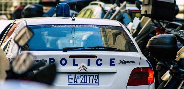 Xειροπέδες σε επικίνδυνο κακοποιό στον Τύρναβο
