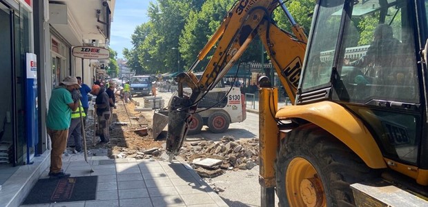 Στην 28ης Οκτωβρίου συνεχίζεται η ανακατασκευή πεζοδρομίων