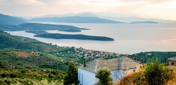 Έχασαν την “Ανάσταση” οι παραλιακές τουριστικές επιχειρήσεις