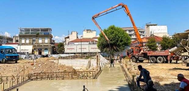 "Για την πορεία των έργων στην πλατεία φταίει ο εργολάβος"