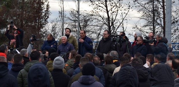 Συμβολικός αποκλεισμός της εθνικής οδού στον Πλατύκαμπο