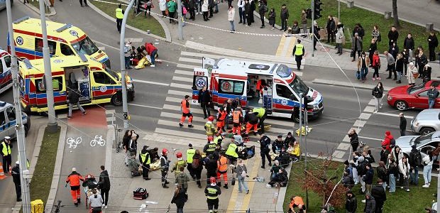 Αυτοκίνητο έπεσε σε πλήθος στην Πολωνία