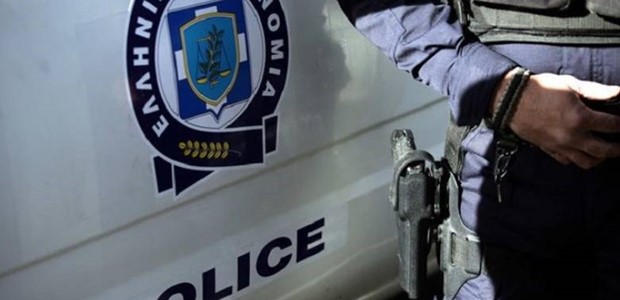 Χειροπέδες σε αρχαιοκάπηλο 
