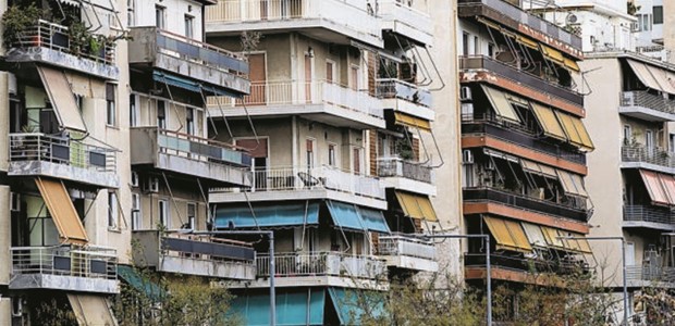 Το υψηλό κόστος ανακατασκευής κρατάει κλειστά τα μισά σπίτια
