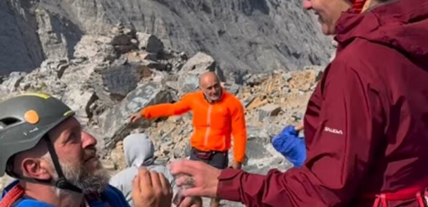 Ρομαντική πρόταση γάμου στην... κορυφή του Ολύμπου 