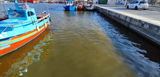 Προανάκριση για τη θαλάσσια ρύπανση στο λιμάνι 