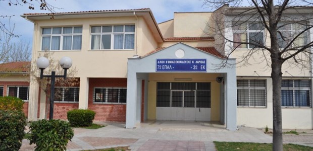 Άγνωστοι με κουκούλες κλείδωσαν το 7ο ΕΠΑΛ