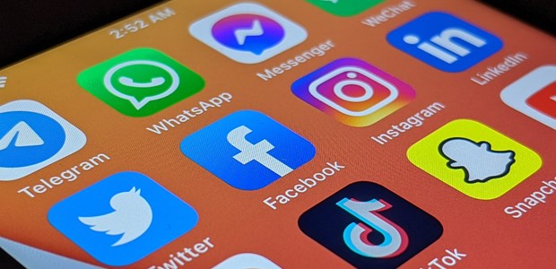 Μπλόκο στα Social Media για τους ανήλικους κάτω των 15 ετών