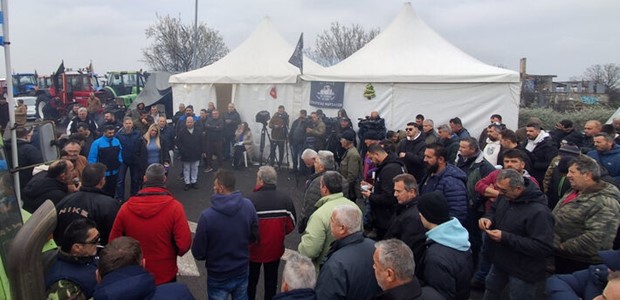 Κλείνουν τη Δευτέρα τις σήραγγες των Τεμπών για τα φορτηγά