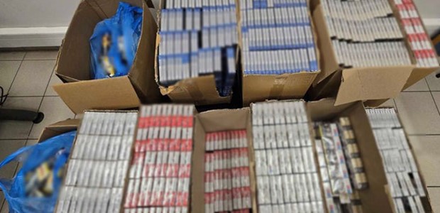 Mε χειροπέδες 77χρονος για λαθραία τσιγάρα και καπνό 