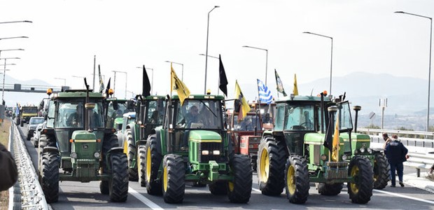 Αμετακίνητοι οι αγρότες - Κλιμακώνουν τις κινητοποιήσεις τους