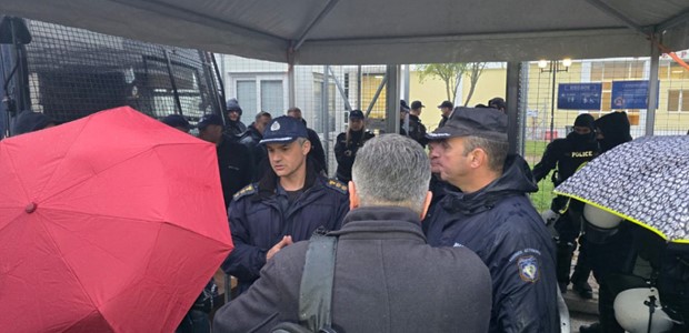 Ισχυρές αστυνομικές δυνάμεις και αυστηροί έλεγχοι στην είσοδο