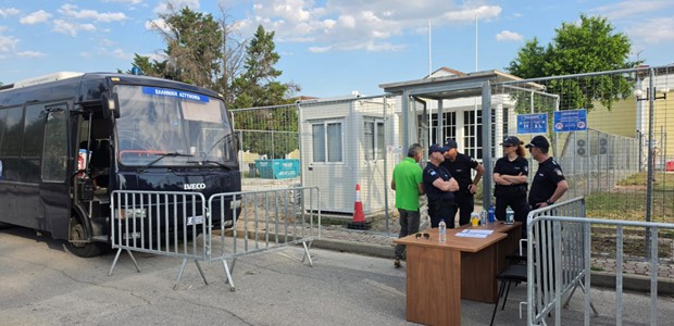 Τέμπη: Συγκλόνισαν οι οικογένειες Βλάχου και Πλακιά