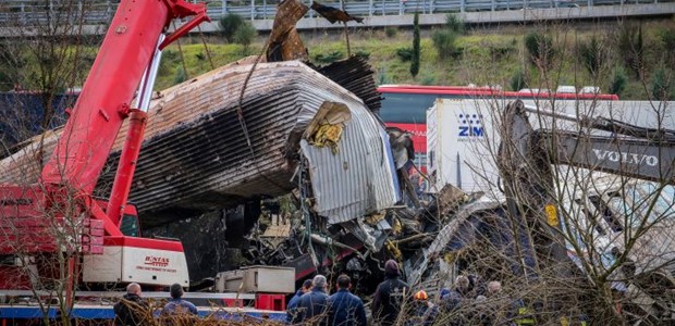 Ο ανακριτής ζητά τα πτυχία των τεχνικών συμβούλων 