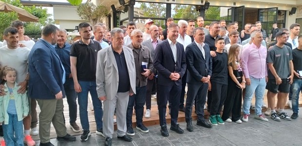 O Δήμος Λαρισαίων βράβευσε την ΑΕΛ 