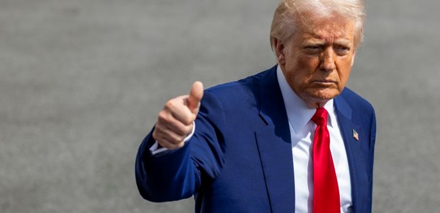 Απειλεί με δασμούς όσους πάνε κόντρα για τη Γροιλανδία