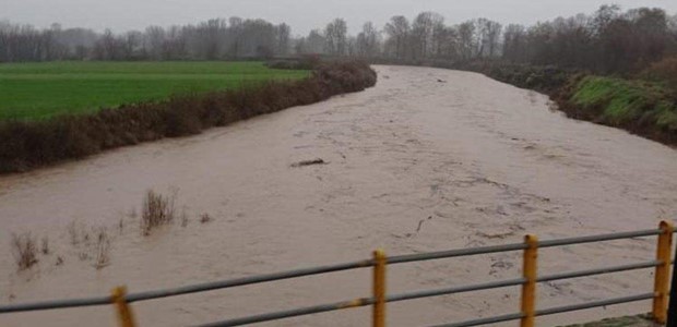 Φούσκωσαν τα ποτάμια στα Τρίκαλα