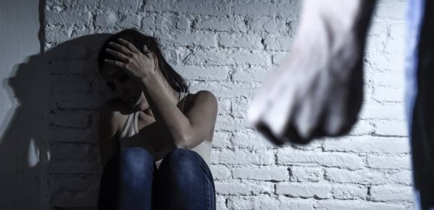Απείλησε, έβρισε κι άσκησε σωματική βία στην σύζυγό του 