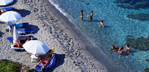 Αύξηση επισκεπτών, αλλά μείωση εσόδων από τουρίστες 