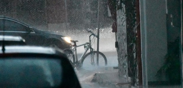 Μέχρι το απόγευμα τα έντονα φαινόμενα στη Θεσσαλία