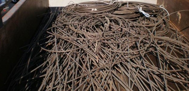 "Ρήμαξαν" παλιό εργοστάσιο στον Βόλο