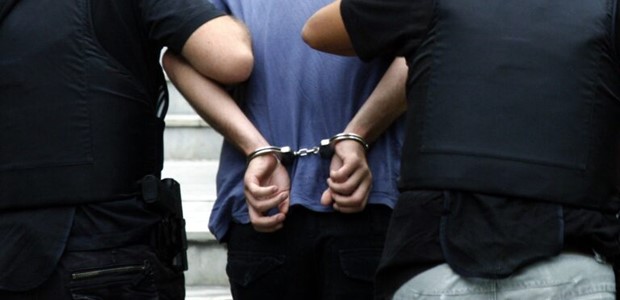 Χειροπέδες σε δύο άτομα για απάτες σε βάρος ηλικιωμένων