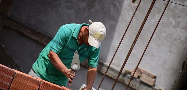 Αυξήσεις τιμών εκτός ελέγχου στην οικοδομή