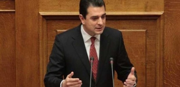 Παραμένει στην θέση του ο Κώστας Σκρέκας 