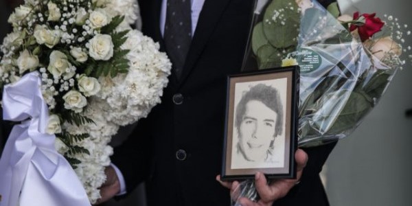 Πλήθος κόσμου για το τελευταίο χειροκρότημα στον Δάκη